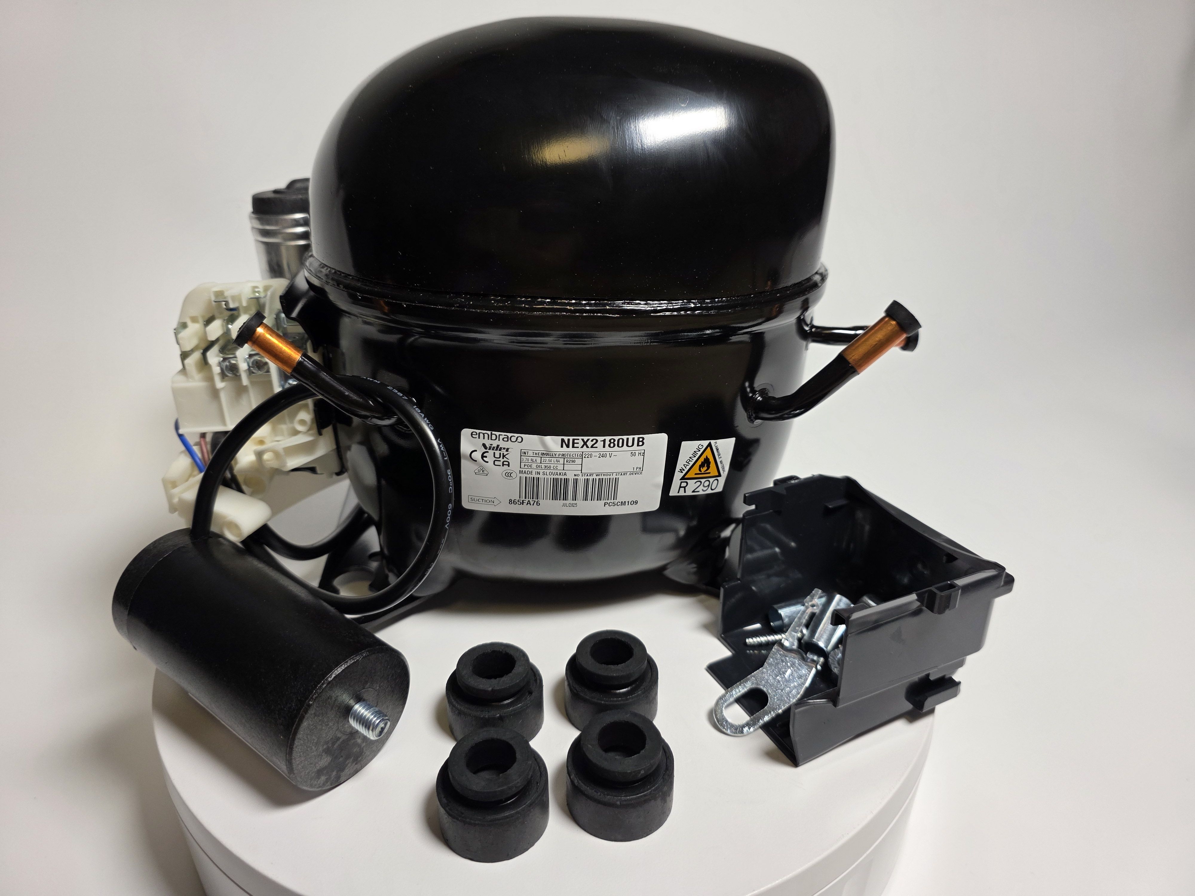 Компрессор NEX 2180UB R290 Embraco 921Вт LBP код 865FA7608AJ