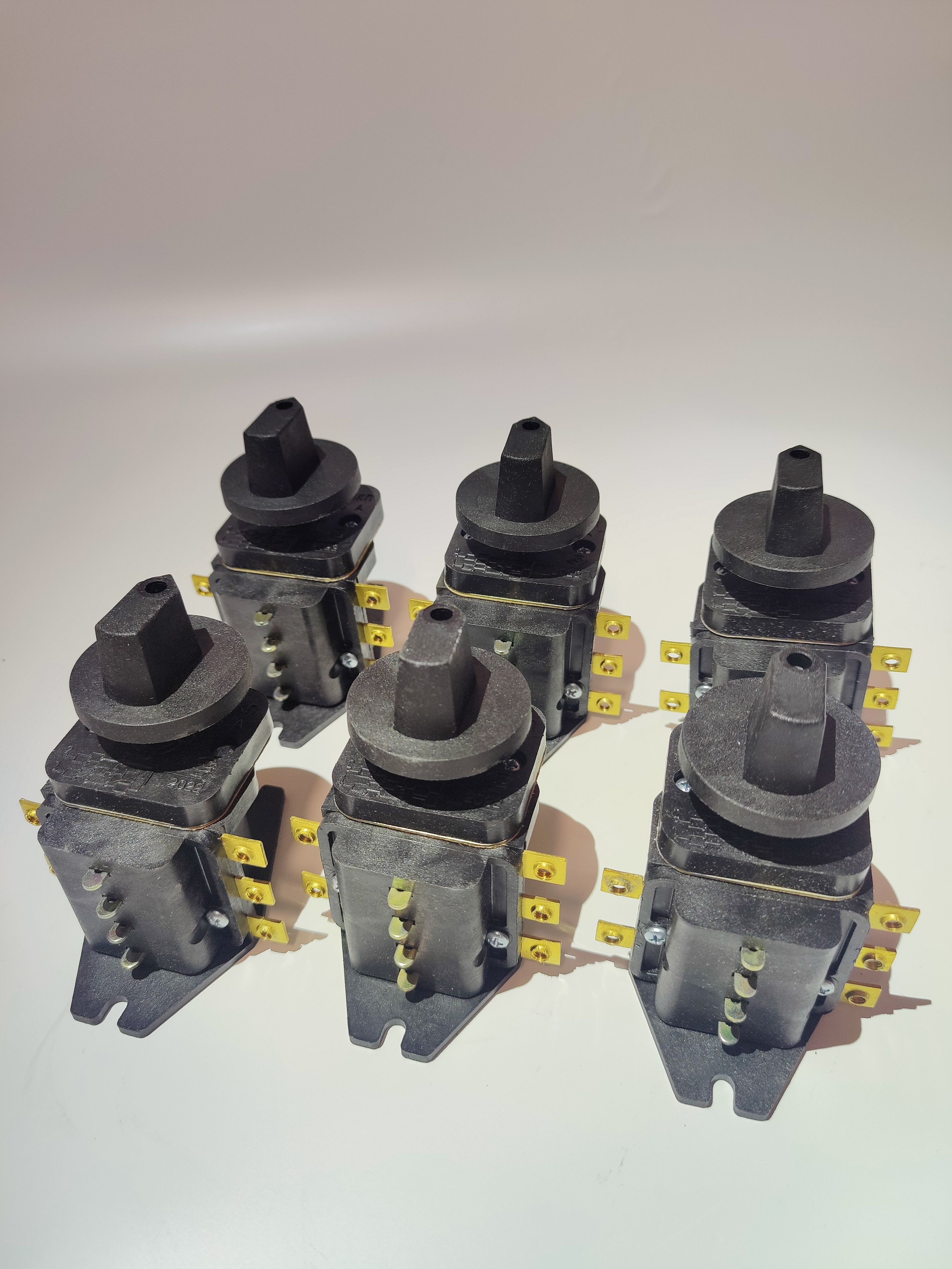 Переключатель ТПКП 25А (ППКП) пластмасс. код 6424 (Комплект 6шт)