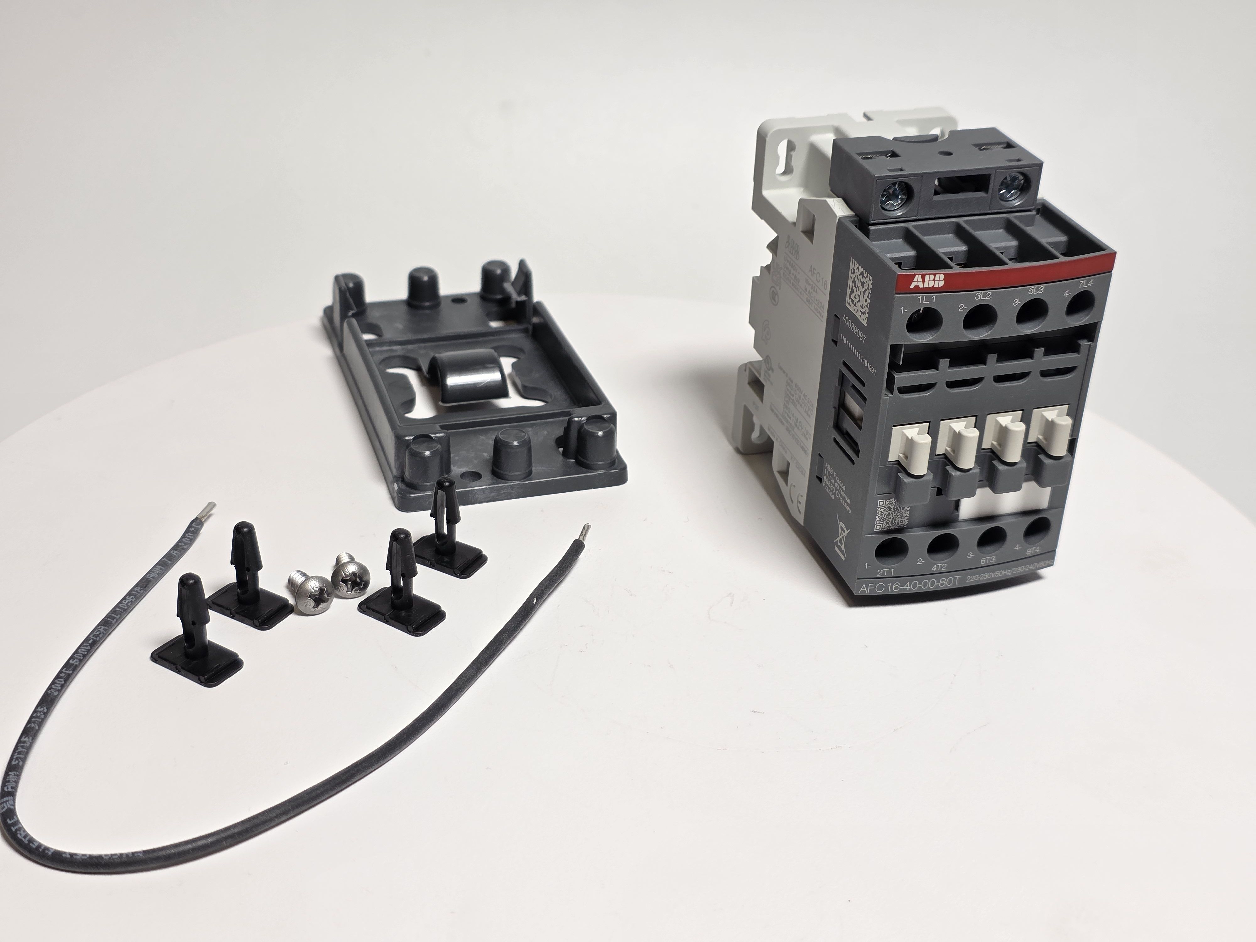 Контактор KVE2000A Unox 50/60Гц 230В 30A 4P магнитный пускатель