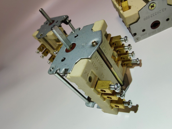 Переключатель четырёх позиционный 43.24232 (альтернатива E.G.O.) код 60021