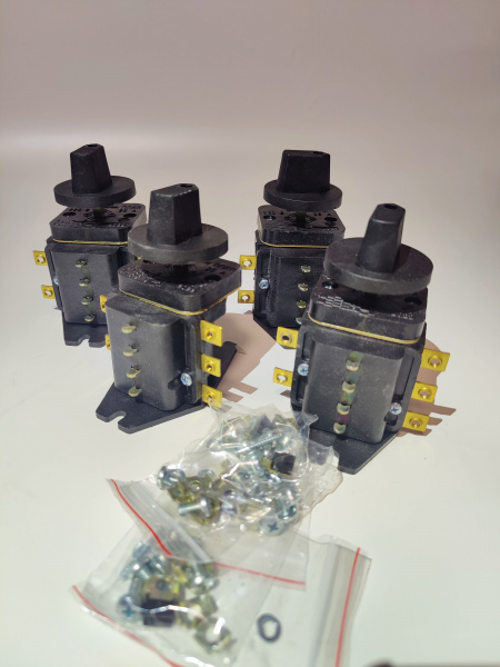 Переключатель ТПКП 25А (ППКП) пластмасс. код 6424 (Комплект 4шт)