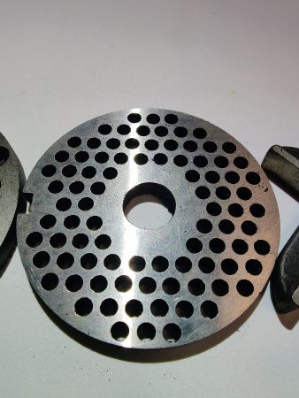 Комплект ножей и решеток к мясорубке МИМ-300 без бурта