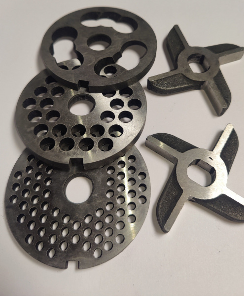 Комплект ножей и решеток к мясорубке МИМ-300 без бурта