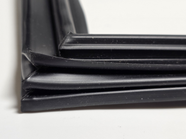 Уплотнитель Марихолодмаш (МХМ) СХС / СХН код 6.105.015-09 размер 580х390 (360х540) черный