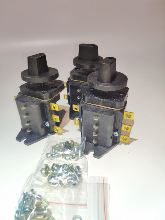 Переключатель ТПКП 25А (ППКП) пластмасс. код 6424 (в комплект входит 3шт.)