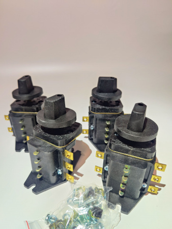 Переключатель ТПКП 25А (ППКП) пластмасс. код 6424 (Комплект 4шт)