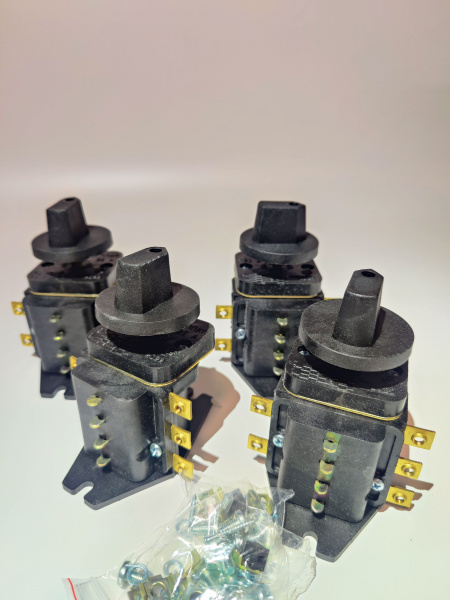 Переключатель ТПКП 25А (ППКП) пластмасс. код 6424 (Комплект 4шт)