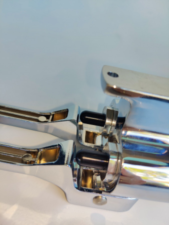 Педальный смеситель MONOLITH ITALY код ERMES003 (2 педали), холодная и горячая вода G1/2