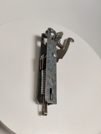 Петля ПД.00.00.000 (в сборе) применялась до 2004г. выпуска код 710000005244 Абат