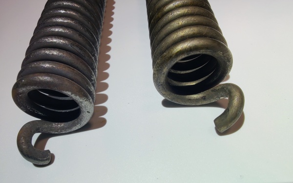 Пружина правая КПЭМ-100.15.00.003