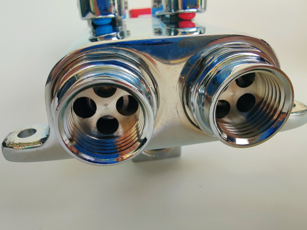 Педальный смеситель MONOLITH ITALY код ERMES003 (2 педали), холодная и горячая вода G1/2