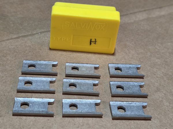 Комплект сменных лезвий Salvinox FAMA для ножа H82/22 Unger 9шт код 100030