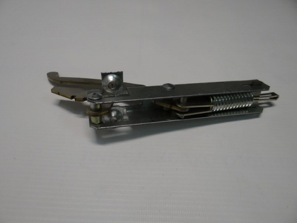 Петля ПД.00.00.000 (в сборе) применялась до 2004г. выпуска код 710000005244 Абат