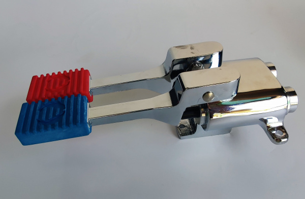 Педальный смеситель MONOLITH ITALY код ERMES003 (2 педали), холодная и горячая вода G1/2