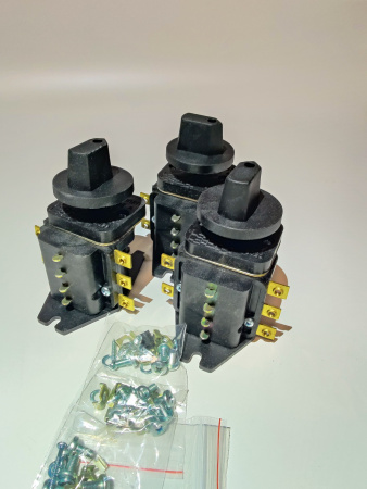 Переключатель ТПКП 25А (ППКП) пластмасс. код 6424 (в комплект входит 3шт.)