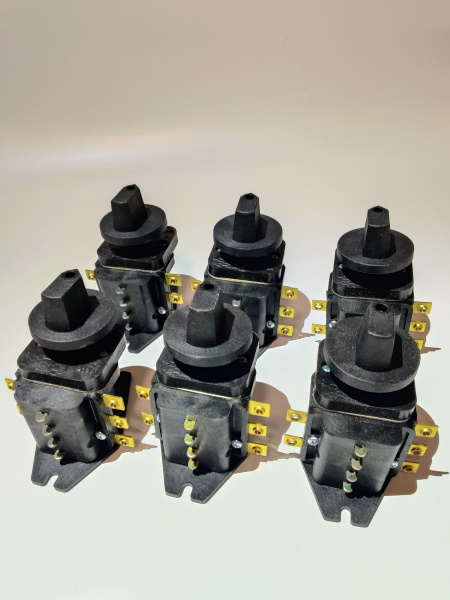 Переключатель ТПКП 25А (ППКП) пластмасс. код 6424 (Комплект 6шт)