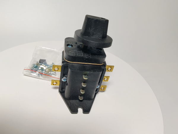 Переключатель ТПКП 25А (ППКП) для плиты электрической (пластмасс.) с ручкой код 6424