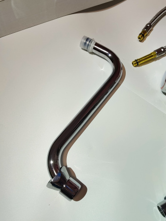 Душирующее устройство с гибким изливом MONOLITH Италия Код R 0101020111