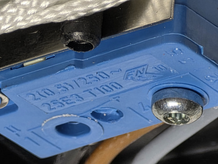 Замок электромагнитный KCR1035A Unox для конвекционной печи XFT / XT