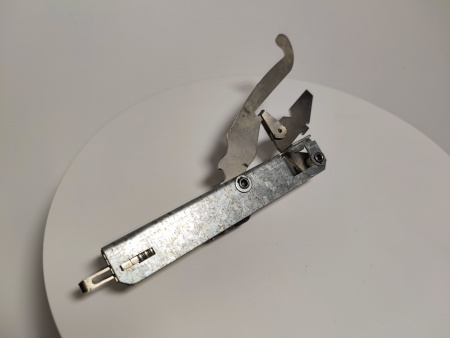 Петля ПД.00.00.000 (в сборе) применялась до 2004г. выпуска код 710000005244 Абат