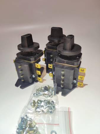 Переключатель ТПКП 25А (ППКП) пластмасс. код 6424 (в комплект входит 3шт.)