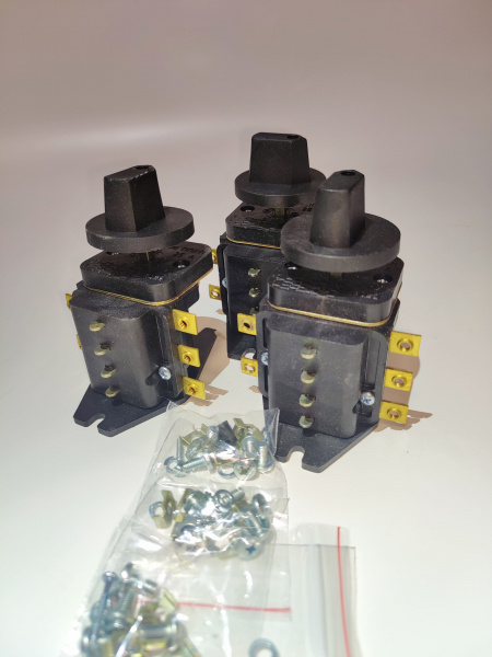 Переключатель ТПКП 25А (ППКП) пластмасс. код 6424 (в комплект входит 3шт.)