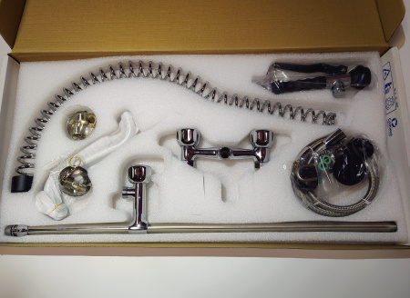 Душирующее устройство с гибким изливом и краном Код R 0102010206 MONOLITH Италия